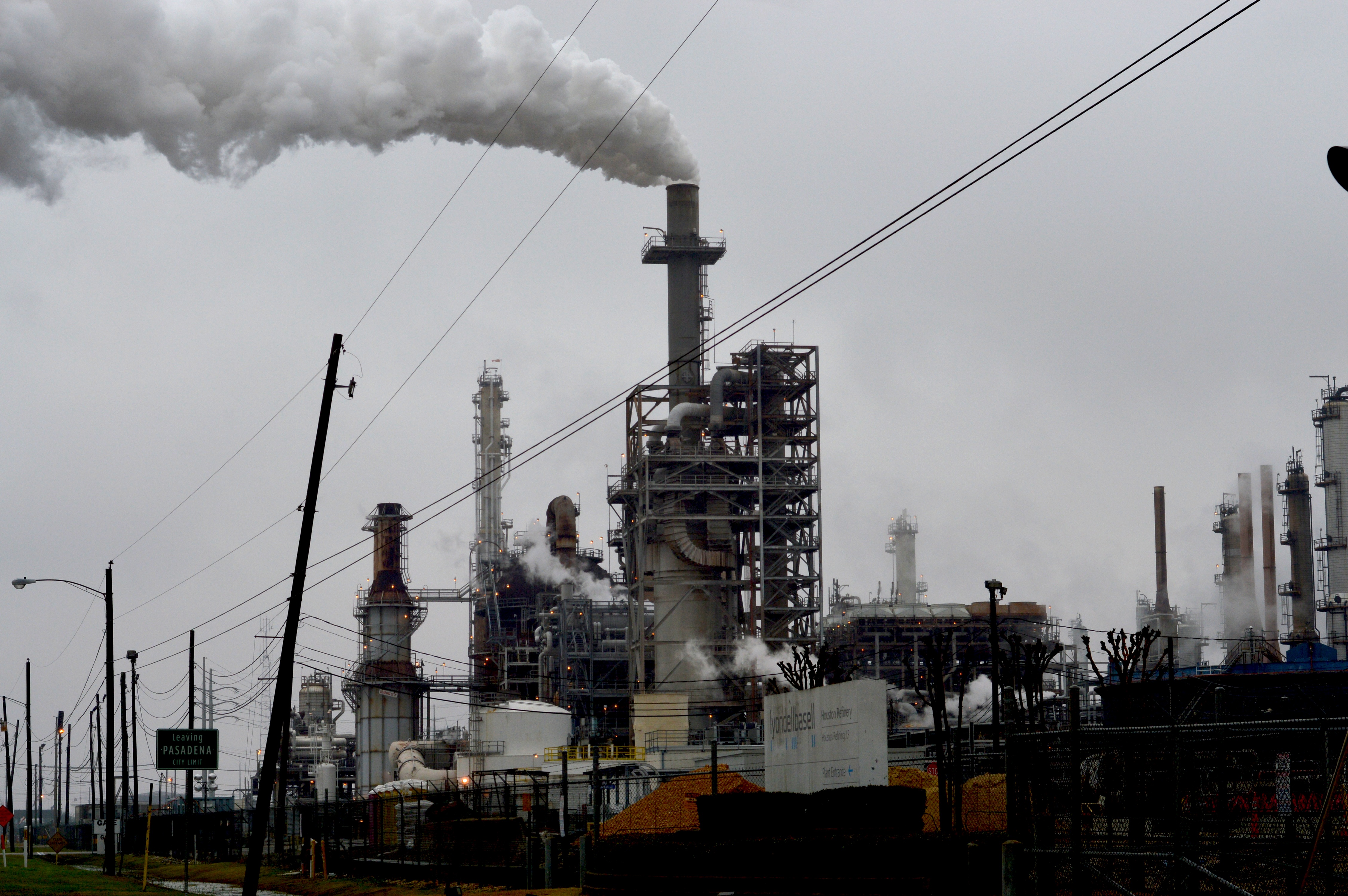 Gulf Coast Refineries: Texas' Ticking Time Bombs4512 x 3000