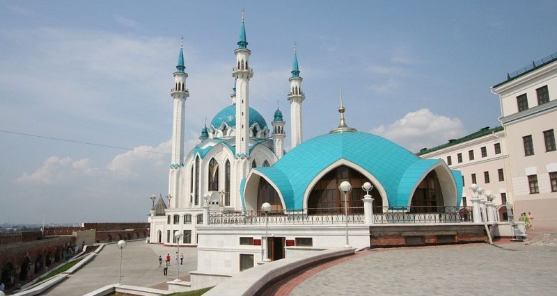 The Qolşärif Mosque in Kazan, photographed on August 2, 2007, is a modern mosque built to replace the historic building destroyed by Russia. During the medieval era, Sultan Fatma Bike came to power in the Khanate which controlled the region. (Wikimedia / Nikita)
