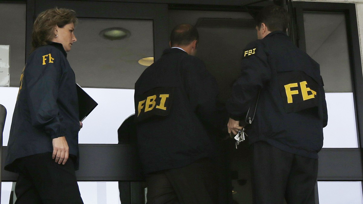 FBI agents enter Trenton City Hall, Thursday, July 19, 2012, in Trenton, N.J.