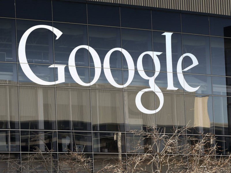 この2013年1月3日(木曜日)、写真はカリフォルニア州マウンテンビューにある同社の本社にGoogleの記号を示しています。(AP写真/マルシオホセ·サンチェス)