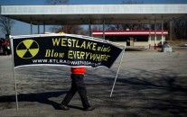 Twice a month, the Franciscan Sisters of Mary hold a vigil near an abandoned gas station to call attention to the possible dangers posed by the West Lake Landfill. (Photo: Alexey Furman/Al Jazeera America)