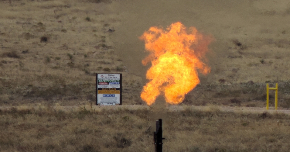 Fracked gas flaring at a fracking well near the Pawnee National Grassland in northeastern Colorado. (Photo: WildEarth Guardians/flickr/cc)