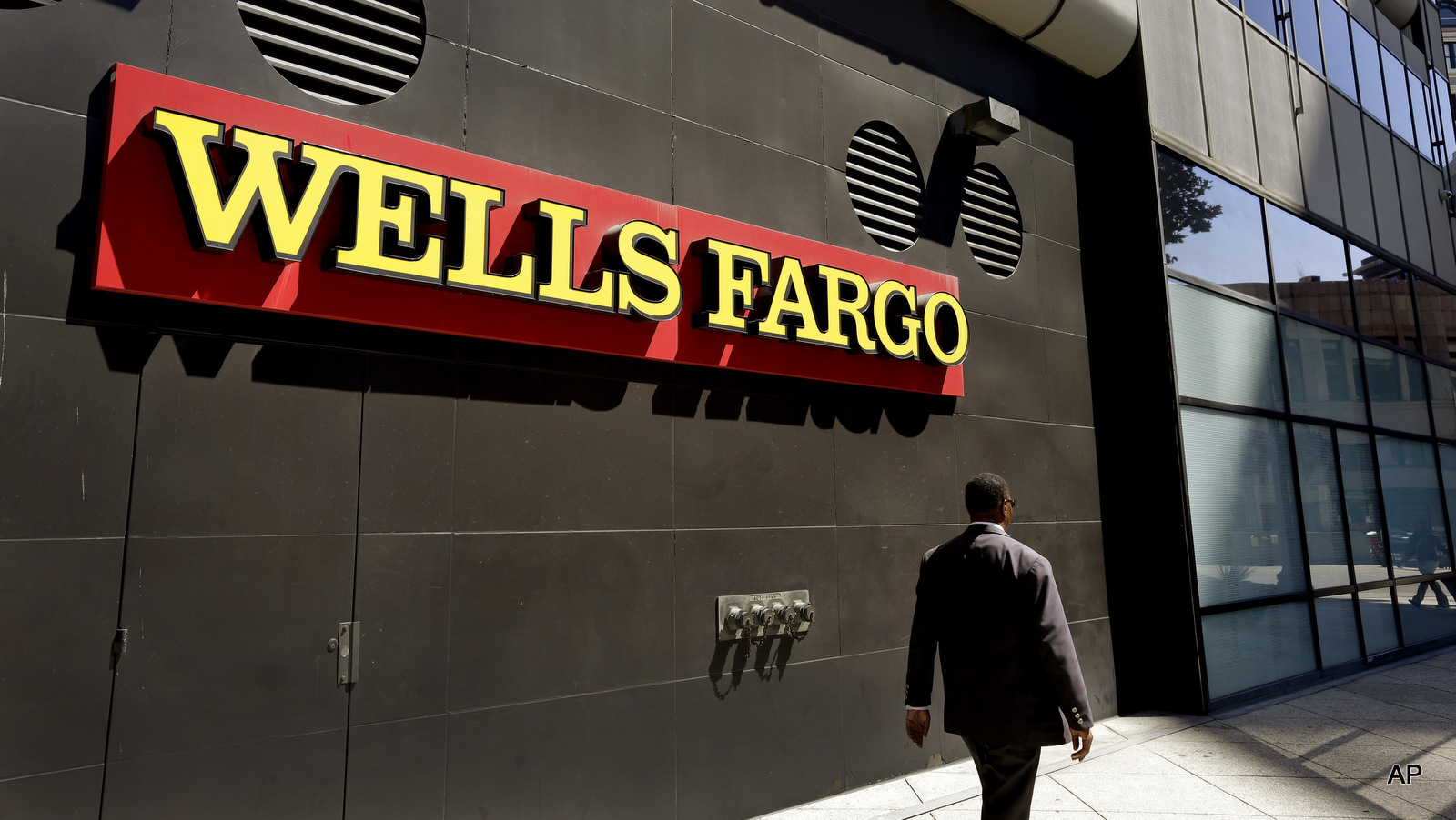 wells-fargo-ceo-called-to-testify-in-front-of-congress-as-massive-fraud-fallout-grows