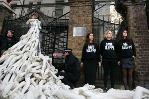 Activists from the Syria Campaign protest Russian military action in Syria in front of the Russian embassy in London. (Photo: Twitter @RamiJarrah)