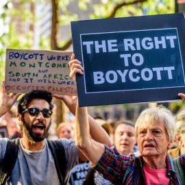 Protesters demonstrate against a state-sanctioned backlash against the movement for Palestinian human rights after Gov. Cuomo signed a McCarthyite executive order requiring state agencies to divest from organizations that support the Palestinian call to boycott companies profiting from, or cultural or academic institutions complicit in, Israel's oppression of the Palestinian people. (Photo: Erik McGregor/Pacific Press/ Sipa via AP)