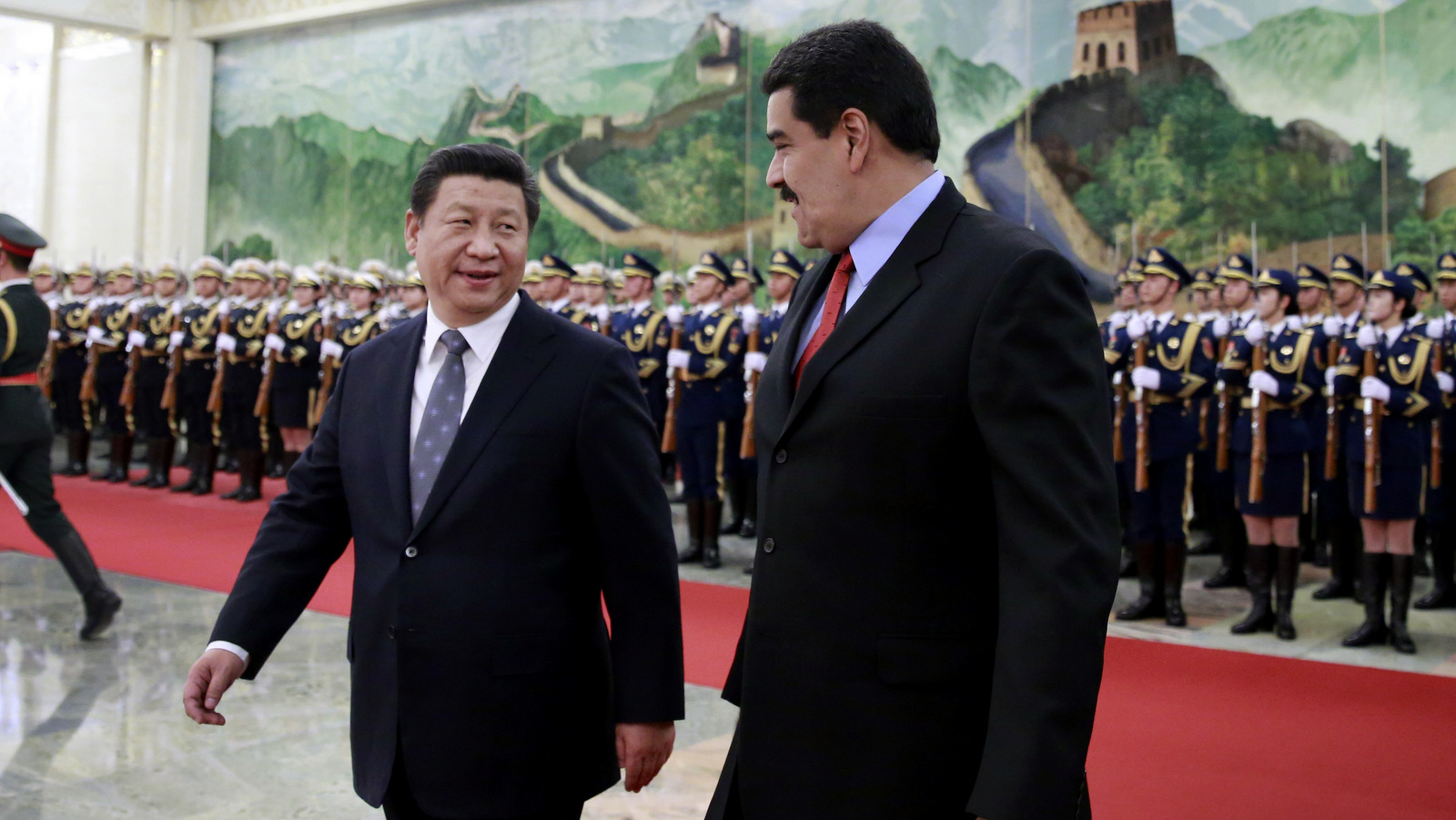 Venezuela's President Nicolas Maduro, right, chats with Chinese President Xi Jinping after a welcome ceremony at the Great Hall of the People in Beijing, China Wednesday, Jan. 7, 2015. (AP/Andy Wong)