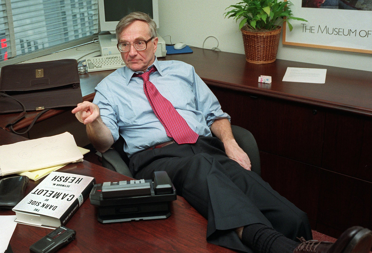 Pulitzer Prize-winner Seymour Hersh, author of the controversial ``The Dark Side of Camelot,'' makes a point during an interview with The Associated Press, Nov. 11, 1997, in New York. (AP/Michael Schmelling)