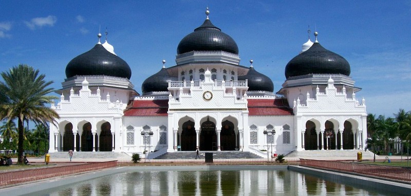The Banda Aceh Grand Mosque, in Aceh on the island of Sumatra in Indonesia, photographed on January 6,2005. The mosque was rebuilt after it was destroyed by in 1874 by the Dutch, who sought to undermine the powerful Muslim state where women ruled for 100 years. (Wikimedia / Si Gam)
