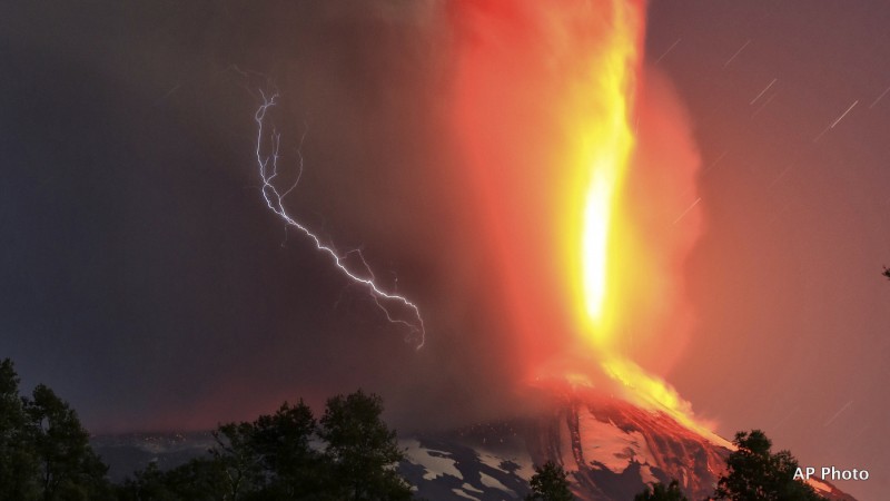 The Villarica volcano erupts near Pucon, Chile, early Tuesday, March 3, 2015. Simulating the cooling effect of a volcanic eruption might be one way to combat global warming through climate intervention, but the potential risks are also high. (AP Photo/ Aton Chile)