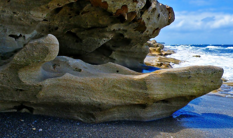 A natural limestone formation near the ocean which is shaped like an outstretched hand, palm up. Geoengineering researchers have suggested turning limestone into lime and adding it to the ocean as a way to combat ocean acidification, but others worry the costs may outweigh the potential benefits. (Flickr / Alex's 1stPix)