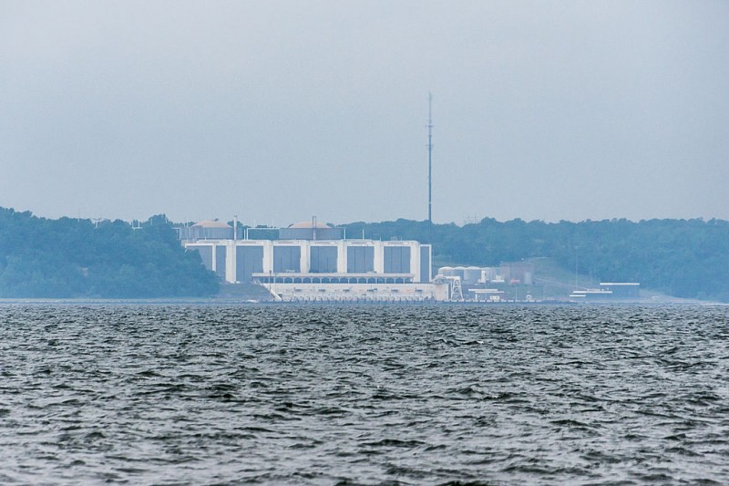 Calavert Cliffs Nuclear Power Plant in Chesapeake Bay, Maryland seen from the water on May 23, 2012. Plans to expand the plant were recently scrapped. (Wikimedia / Peretz Partensky)