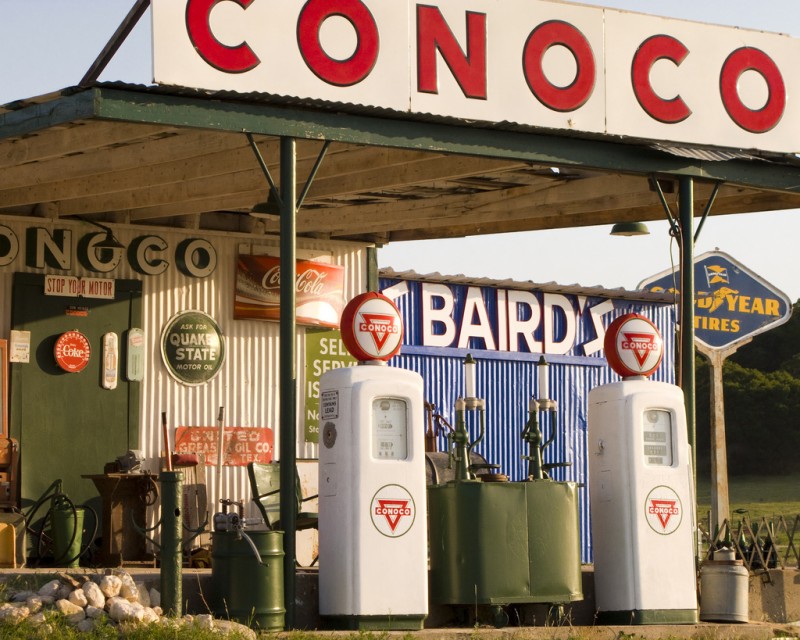 An abandoned, vintage Conoco gas station photographed in Taylor, Texas on June 26, 2008. ConocoPhillips announced a major wave of layoffs as the oil industry continues to slow along with falling oil prices. (Flickr / Will De Freitas)