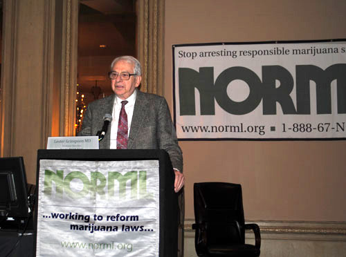 Dr. Lester Grinspoon speaks at a podium at a NORML panel, (Flickr / NORML)