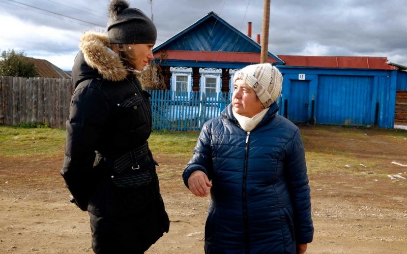 Nadejda Kutepova (left) in a photo from the Radio-Canada report on radiological contamination in the Southern Urals. (CBC Radio)