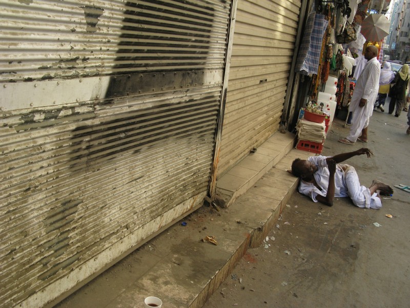 In this May 5, 2009 photograph, an impoverished, dark-skinned man lies in the street of Ajyad in Makkah, Saudi Arabia. (Flickr / Ikhlasul Amal)