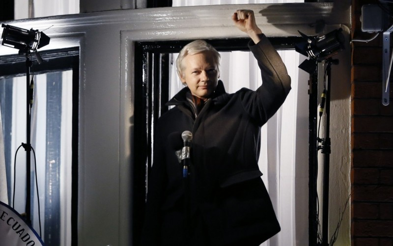 Julian Assange, founder of WikiLeaks gestures as he speaks to the media and members of the public from a balcony at the Ecuadorian Embassy in London, Thursday, Dec. 20, 2012. (Photo: Kirsty Wigglesworth/AP)