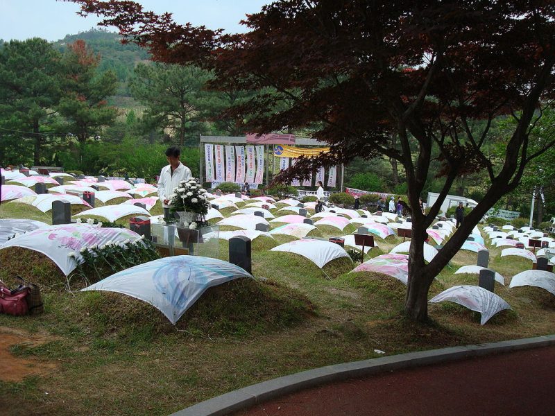 Mangwol-dong cemetery in Gwangju where victims' of the crackdown on the "Democratization Movement" are buried. (Wikimedia Commons / Rhythm)