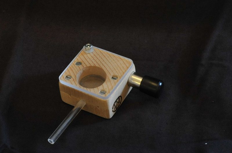 A vaporizer used for inhaling cannabis without burning it. (Wikimedia Commons / Plastick)