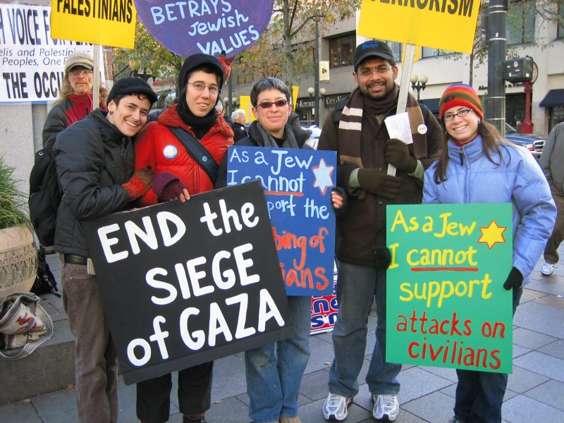 Members of Jewish Voice for Peace from Seattle protest the Israeli occupation of Palestine. December 2, 2006. (Flickr / Jewish Voice for Peace)