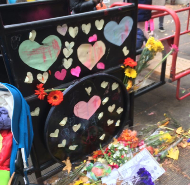 Children covered the site of pro-Trump vandalism in New Yorks Adam Yauch park with hearts and flowers. November 20, 2016. (José Negroni)