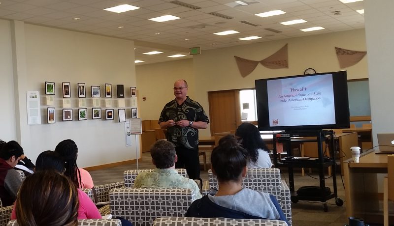 Dr. Keanu Sai lectures on "Onipaʻa: the Legal Status of Hawaiʻi," at the University of Hawaii, West Oahu, on May 22, 2010. (Flickr / University of Hawaii - West Oahu)