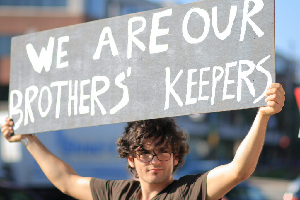 A pro public option health care protester (Photo by Sage Ross)