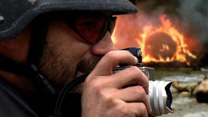 Screenshot from documentary film: Shooting Robert King, about war photographer Robert King.