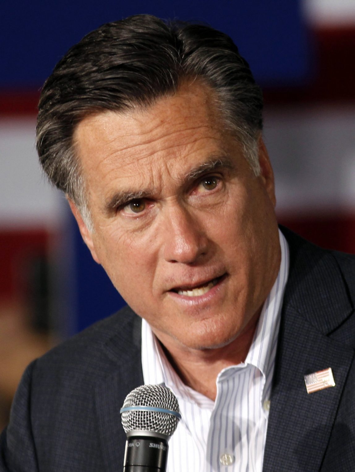 Romney stock trades clash with divestment pledge