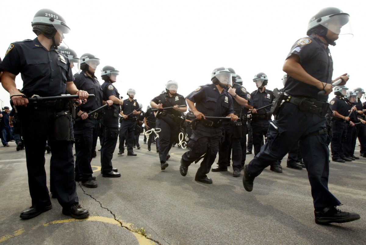 New York City police officers in riot gear prepare to arrest demonstrators during a training drill in preparation for the Republican National Convention, Thursday, Aug, 19, 2004, in New York. (AP Photo/Mary Altaffer)