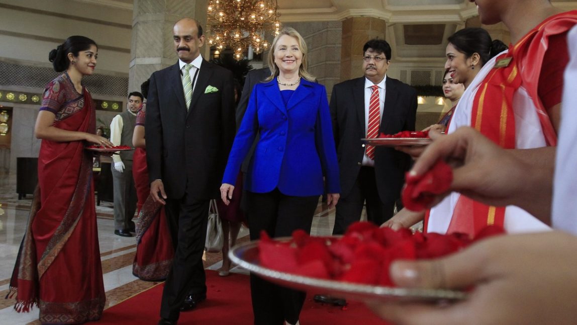 Clinton Presses India To Cut Oil Imports From Iran