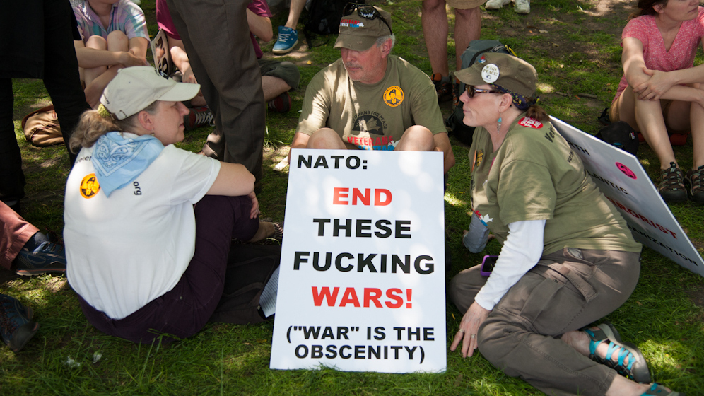 Veterans for Peace activists seek reprieve from the hot Chicago sun in Grant Park. (Photo Norbert Schiller/Mint Press)