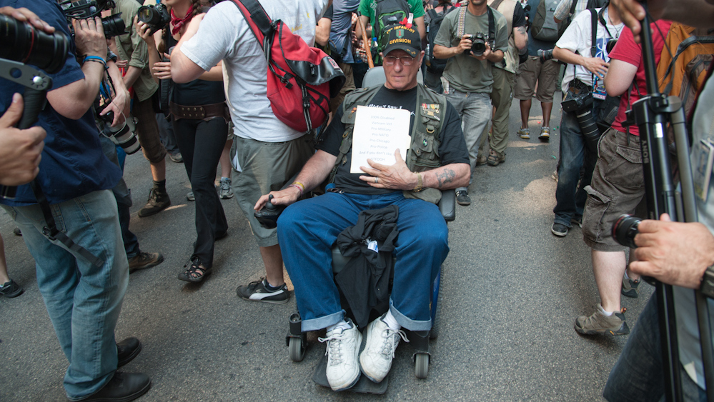 A pro-NATO disabled veteran protested against Veterans for Peace during the NATO summit in Chicago. (Photo Norbert Schiller/Mint Press)