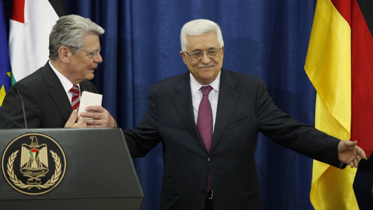 Palestinian President Mahmoud Abbas, right, gestures to his German counterpart Joachim Gauck, left, during a media briefing following their talks in the West Bank city of Ramallah, Thursday, May 31, 2012. (AP Photo/Majdi Mohammed)