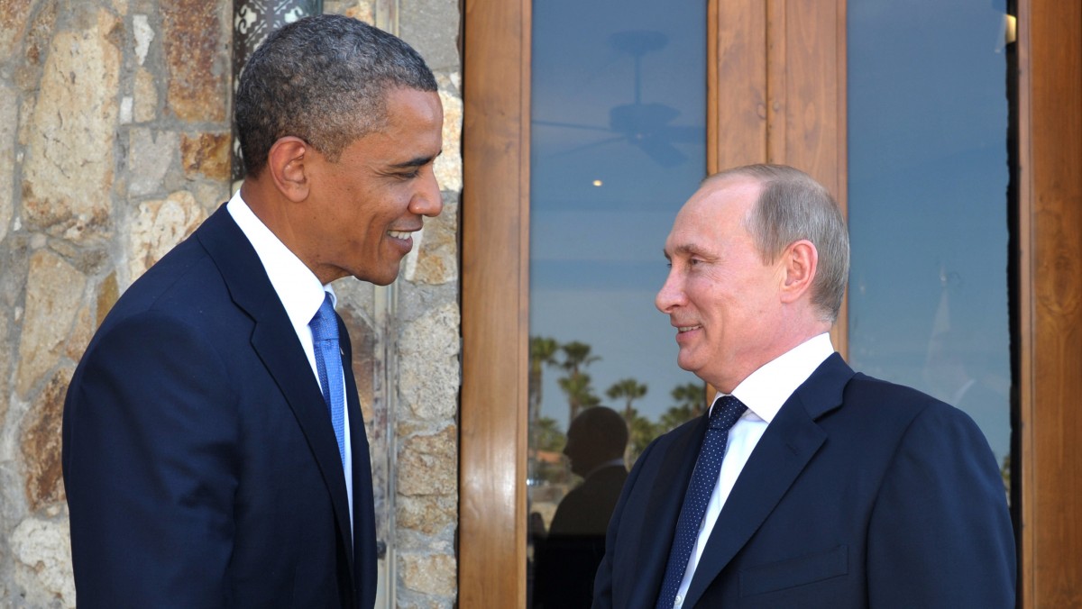 U.S. President Barack Obama, left, greets Russia's President Vladimir Putin at the G-20 Summit in Los Cabos, Mexico, Monday, June 18, 2012. (AP Photo/RIA-Novosti, Alexei Nikolsky, Presidential Press Service)