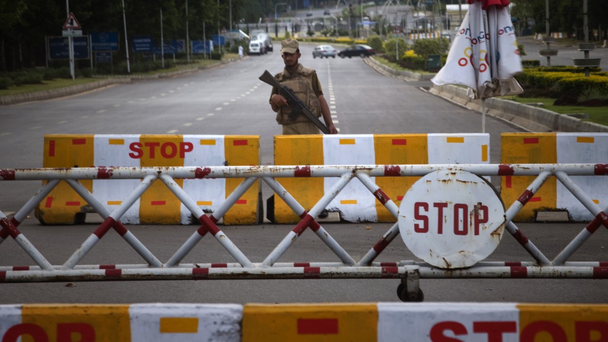 A Pakistani soldier stands guard behind a barrier in a check point in Islamabad, Pakistan, Monday, June 15, 2009. (AP Photo/Emilio Morenatti)