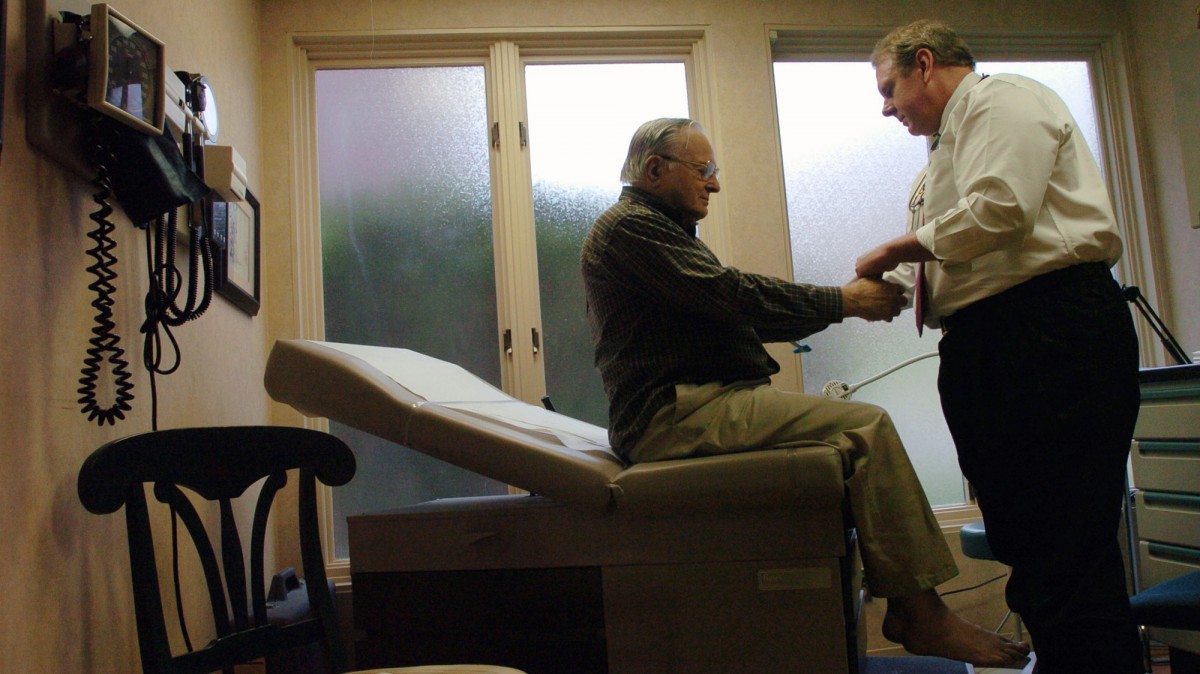 A doctor examines his patient at a West Chester, Pa. office Wednesday, Nov. 16, 2005. (AP Photo/Bradley C. Bower)