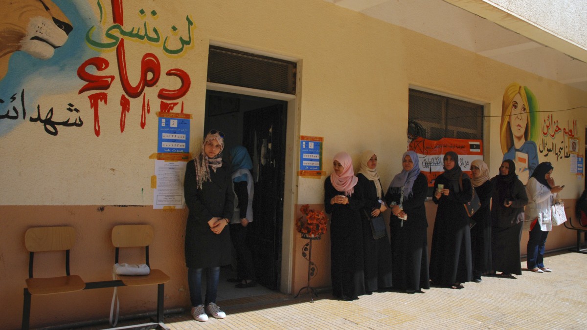 Libyan voters line up at a polling station in Benghazi, Libya Saturday, July 7, 2012. (AP Photo/Ibrahim Alaguri)
