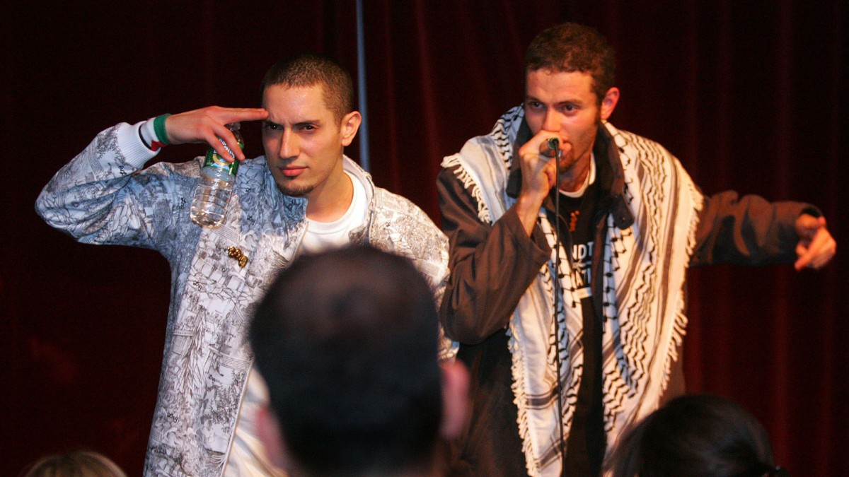 Omar Chakaki, left, whose performance alias is Omar Offendum and Nizar Wattad, who goes by the name Ragtop,perform at the Coda lounge, Thursday, March 16, 2006, in New York. (AP Photo/ Dima Gavrysh)