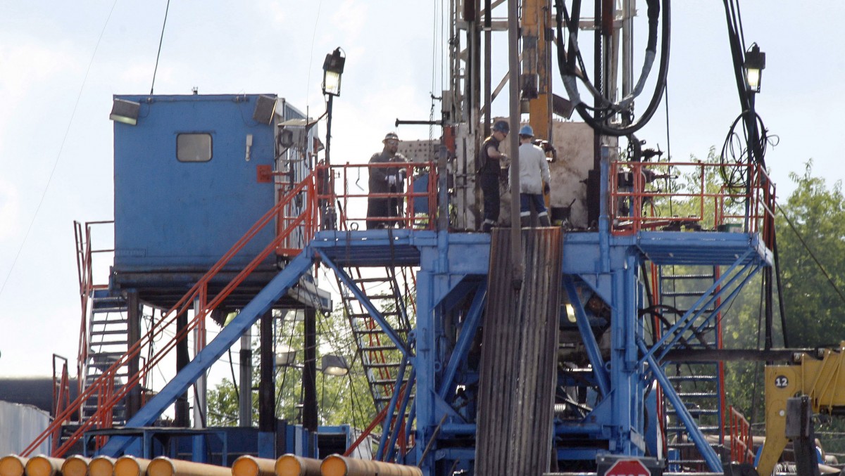 In this June 25, 2012 file photo, a crew works on a gas drilling rig at a well site for shale based natural gas in Zelienople, Pa. (AP Photo/Keith Srakocic)