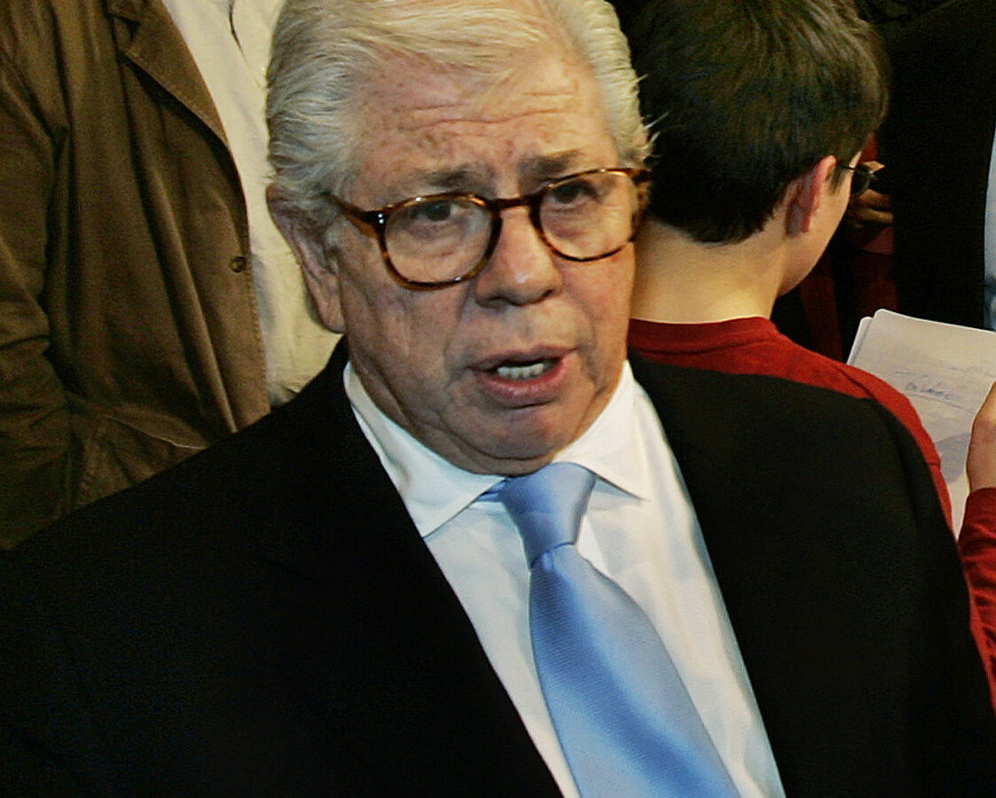 Journalists Carl Bernstein, who broke the story of the 1972 Watergate conspiracy through the use of perhaps the most famous anonymous source in journalism history, mingle with students after a forum entitled "Anonymous Sources: Lessons Learned" at the John F. Kennedy School of Government's Institute of Politics at Harvard University in Cambridge, Mass. Monday, Dec. 5, 2005. (AP Photo/Elise Amendola)