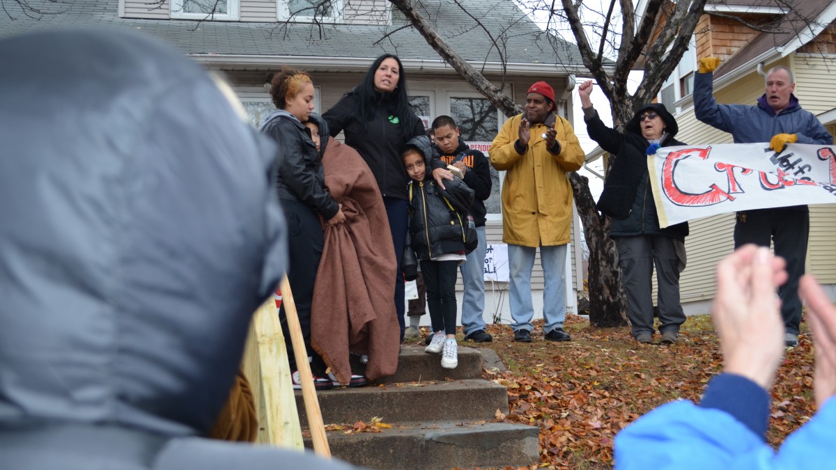 Green Party vice presidential candidate Cheri Honkala speaks to community members Thursday evening at the Cruz family home in Minneapolis. Activists gathered, as they have been since May, to stand up against what they perceive as an unfair foreclosure process that's forcing their neighbors out of their home and onto the streets. (Photo Trisha Marczak/MintPress)