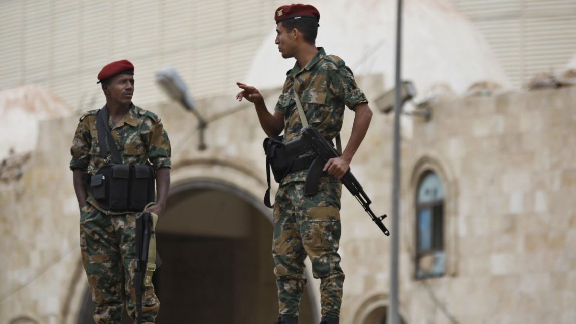 Yemeni soldiers stand guard in front of Yemen's President Abed Rabbu Mansour Hadi's house. (AP Photo/Hani Mohammed)