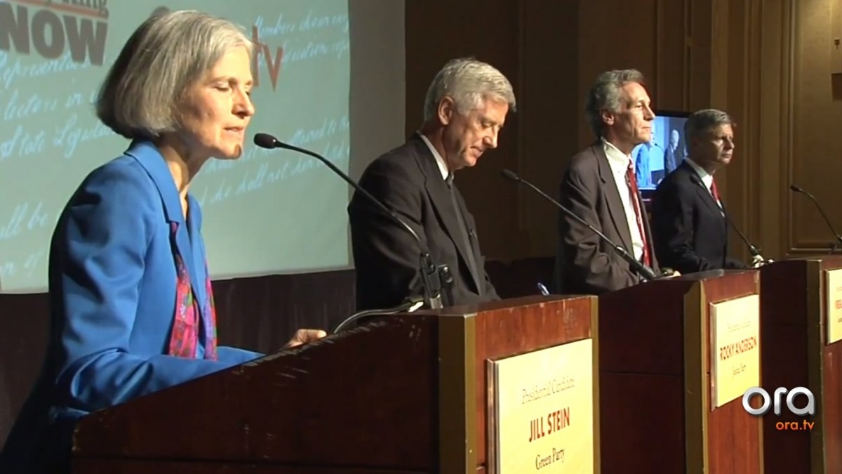 Captura de pantalla del debate presidencial de un tercer partido de 2012 transmitido por Ora TV el martes 23 de octubre de 2012. De izquierda a derecha, la candidata del Partido Verde Jill Stein, el candidato del Partido de la Justicia Rocky Anderson, el candidato del Partido de la Constitución Virgil Goode y el candidato del Partido Libertario Gary Johnson.