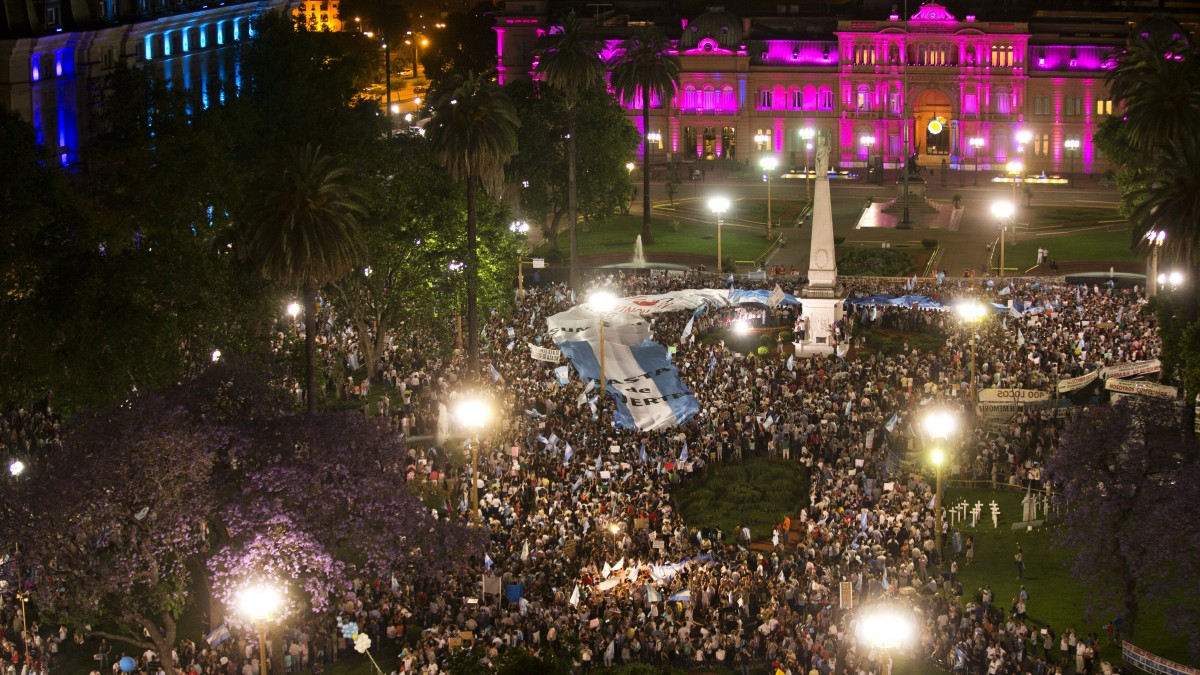 Protesters demonstrate against Argentina's President Cristina Fernandez in front of the government house in Buenos Aires, Argentina, Thursday, Nov. 8, 2012. (AP Photo/Victor R. Caivano)
