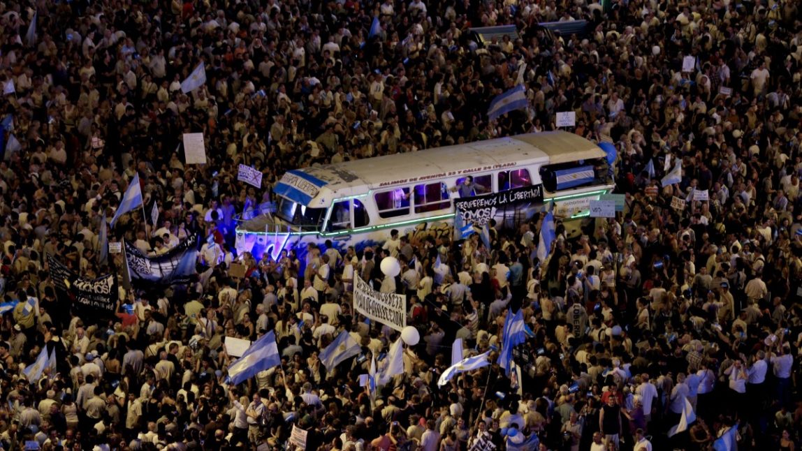 A vehicle is surrounded by protesters demonstrating during a march against Argentina's President Cristina Fernandez in Buenos Aires, Argentina, Thursday, Nov. 8, 2012. (AP Photo/Natacha Pisarenko)