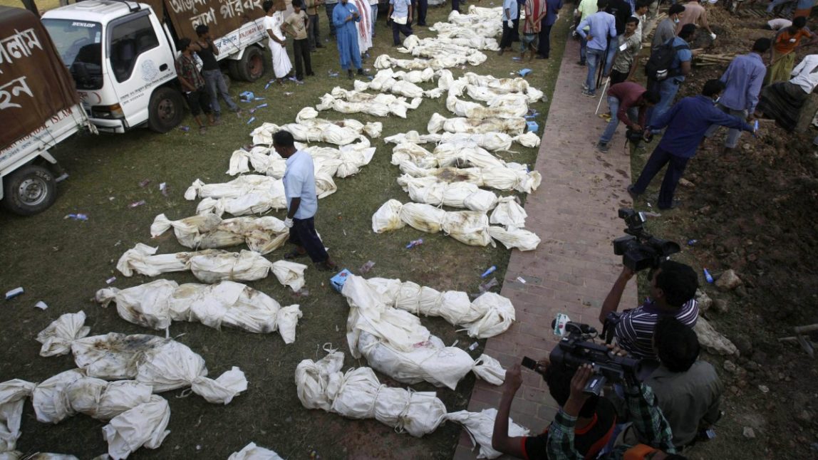Bangladeshis prepare to bury the bodies of some of the victims of Saturday's fire in a garment factory in Dhaka, Bangladesh, Tuesday, Nov. 27, 2012. (AP Photo/Pavel Rahman)