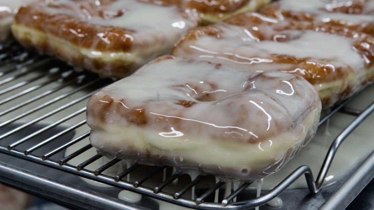 Frosting drips from doughnuts after dipping at Doughnut Plant on New York's Lower East Side, Friday Jan. 12, 2007. (AP Photo/Richard Drew)