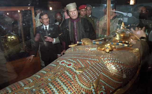 Moamar Gadhafi touring the Egyptian Museum late in the night with Egypt's Minister of Information Safwat El Sherif (left) in March 1999. (Photo Norbert Schiller)