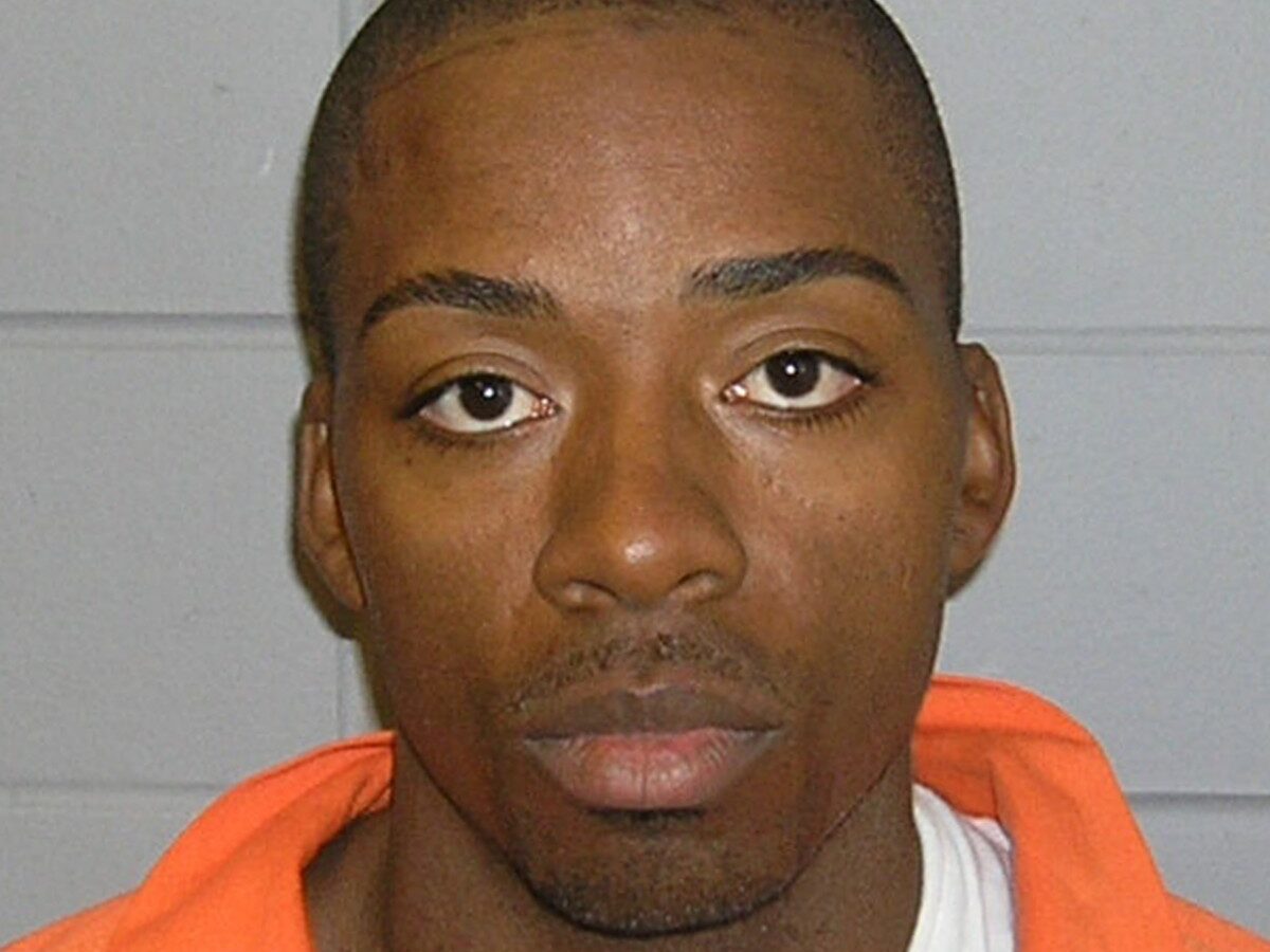 This undated photo provided by the FBI shows Jose Banks, one of two inmates who escaped from the Metropolitan Correctional Center in downtown Chicago Tuesday, Dec. 18, 2012. (AP Photo/FBI, File)