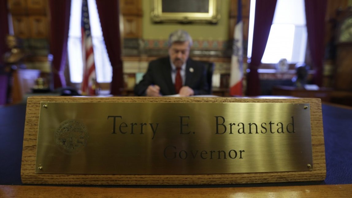 In Polarized Nation, Iowa Finds Itself Oddly Split